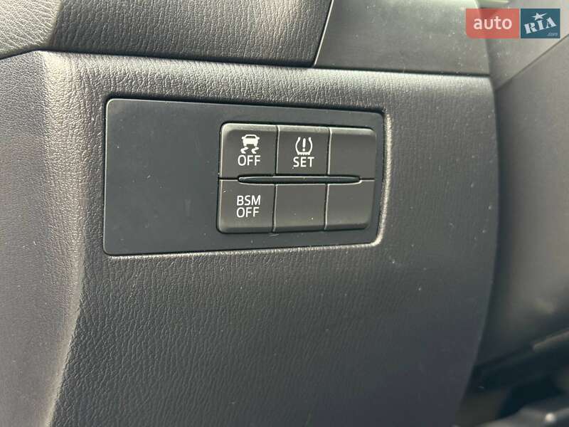Седан Mazda 3 2015 в Киеве