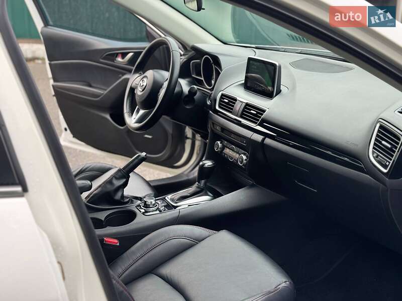 Седан Mazda 3 2015 в Киеве