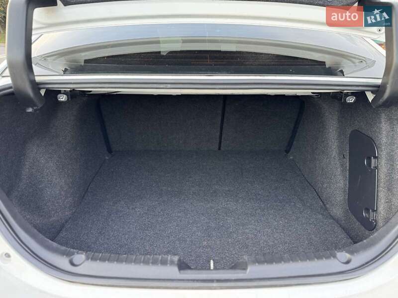 Седан Mazda 3 2016 в Києві