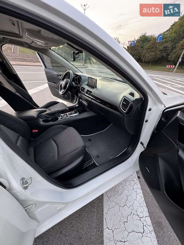 Седан Mazda 3 2016 в Києві