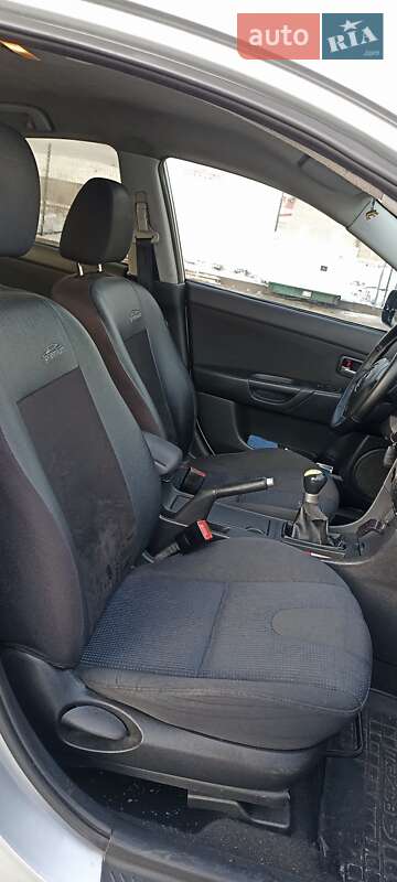 Седан Mazda 3 2003 в Ходореві