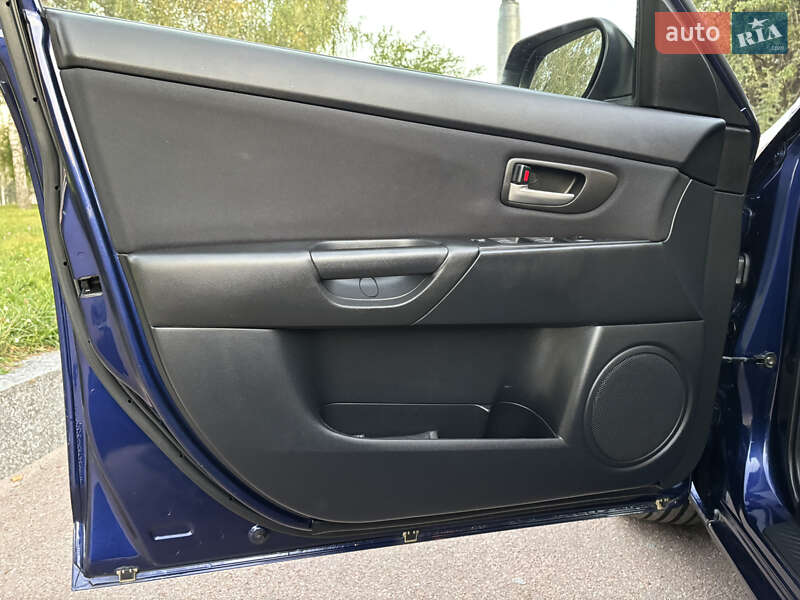 Хетчбек Mazda 3 2005 в Житомирі