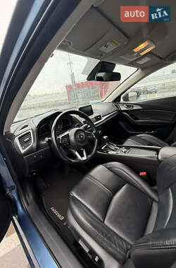 Седан Mazda 3 2017 в 