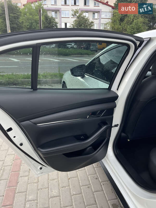 Седан Mazda 3 2022 в Ивано-Франковске