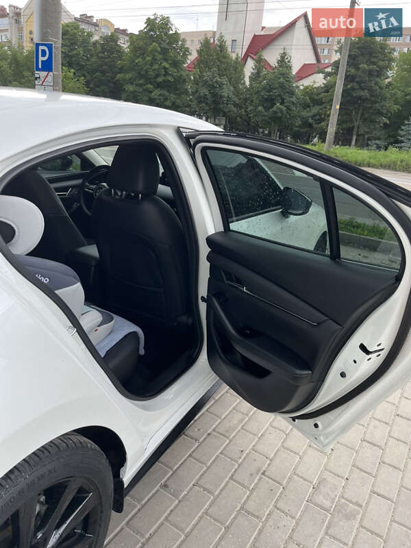 Седан Mazda 3 2022 в Ивано-Франковске