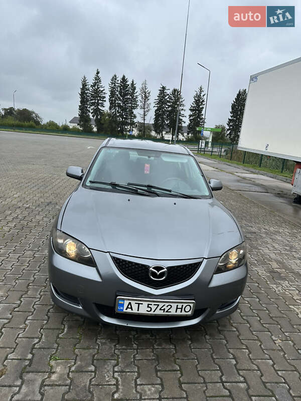 Седан Mazda 3 2004 в Коломые