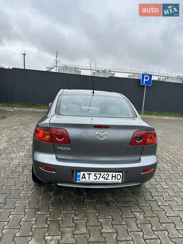 Седан Mazda 3 2004 в Коломые