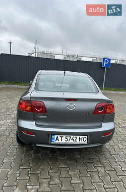 Седан Mazda 3 2004 в 