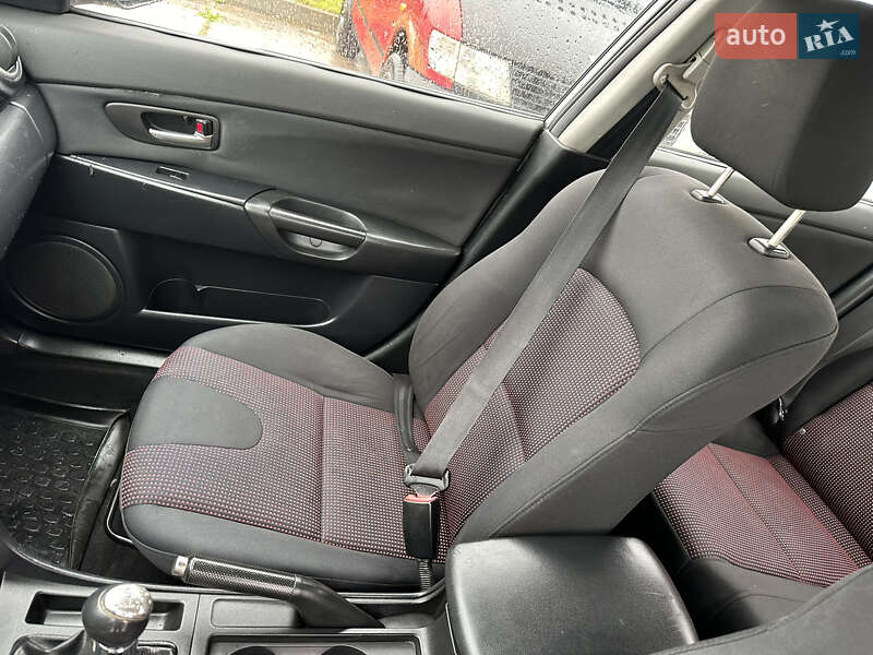 Седан Mazda 3 2004 в Коломые