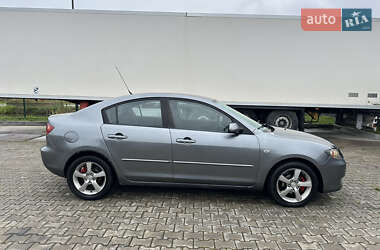 Седан Mazda 3 2004 в 