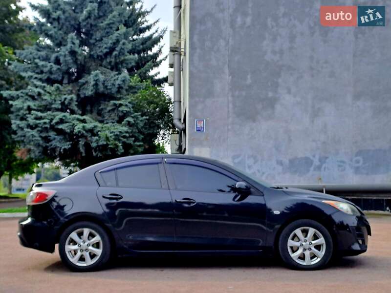 Седан Mazda 3 2010 в Ровно