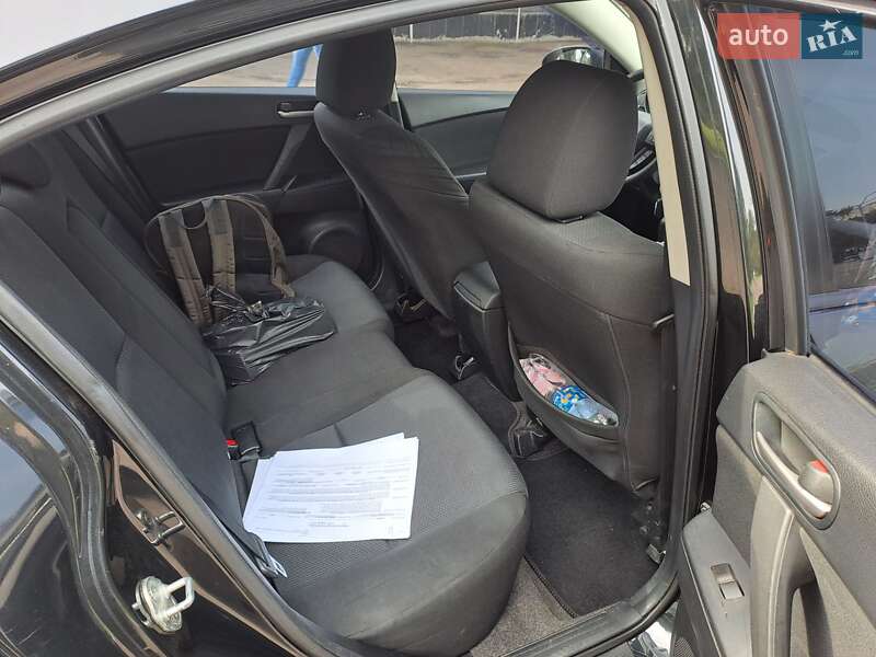 Седан Mazda 3 2010 в Ровно