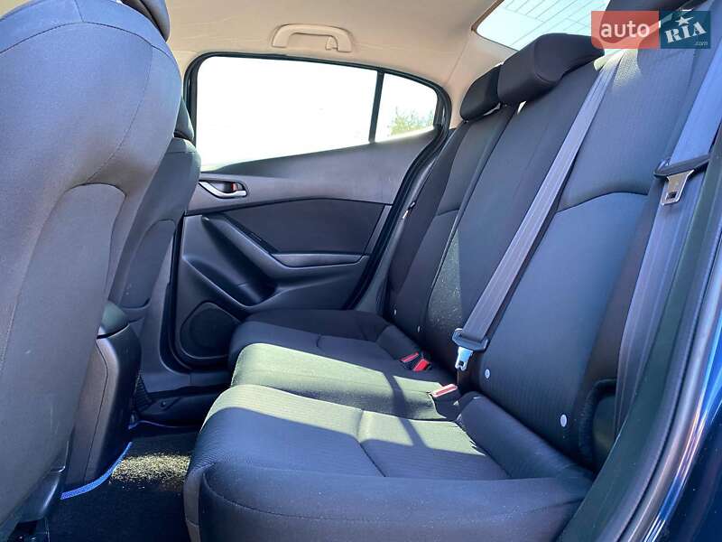 Седан Mazda 3 2016 в Львове