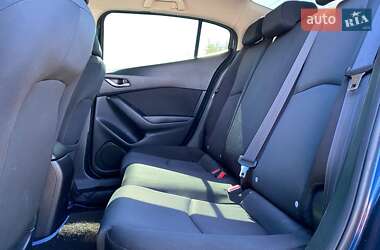 Седан Mazda 3 2016 в 