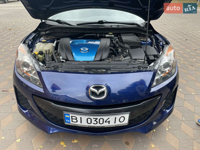 Седан Mazda 3 2012 в Лубнах