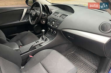 Седан Mazda 3 2012 в Лубнах