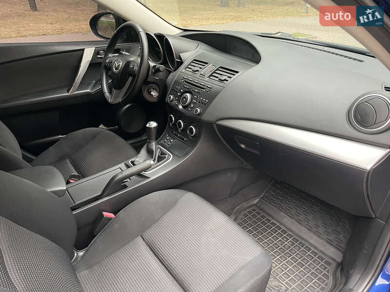 Седан Mazda 3 2012 в Лубнах
