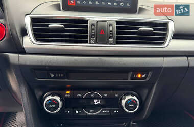 Седан Mazda 3 2015 в 