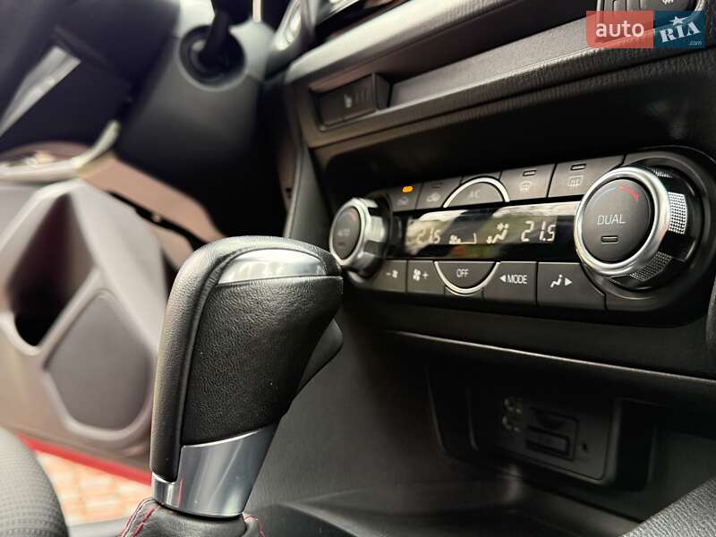 Хэтчбек Mazda 3 2015 в Виннице