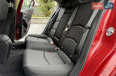 Хэтчбек Mazda 3 2015 в 