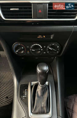 Седан Mazda 3 2014 в 