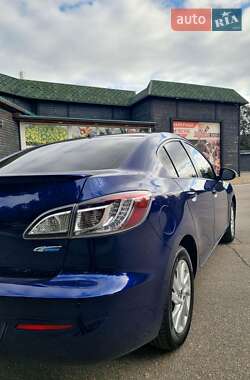 Седан Mazda 3 2013 в 