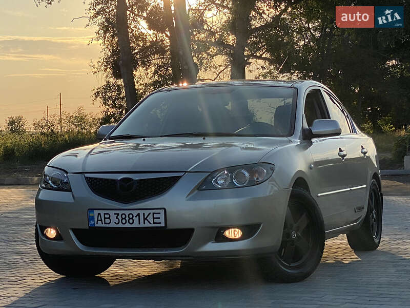 Седан Mazda 3 2004 в 