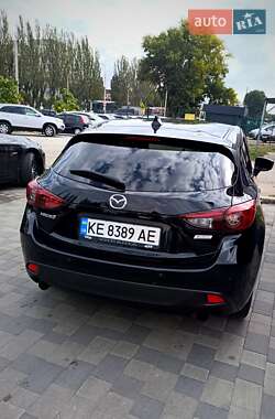 Хэтчбек Mazda 3 2015 в 