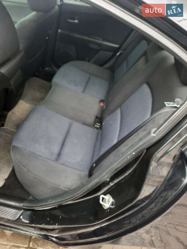 Седан Mazda 3 2004 в Черновцах