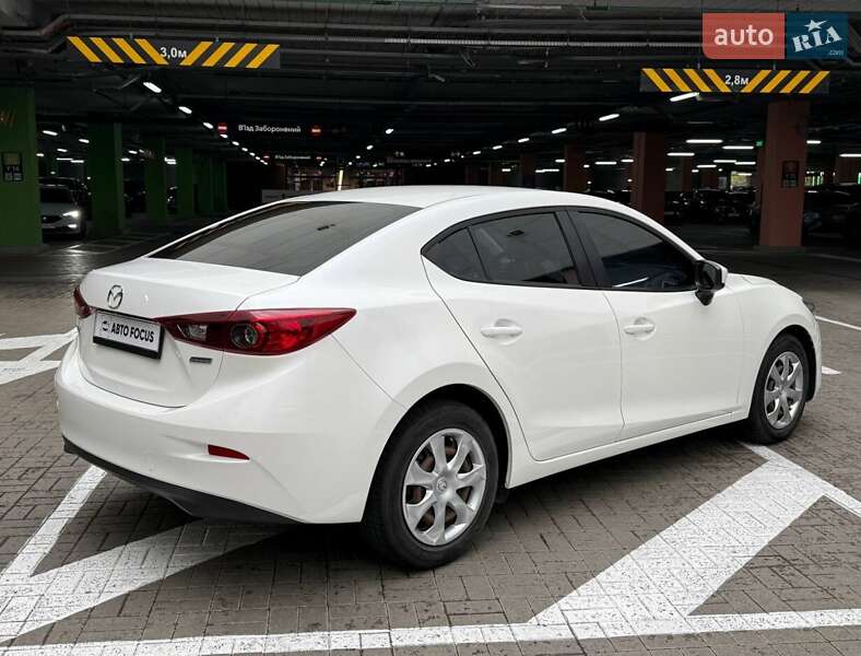 Седан Mazda 3 2017 в Киеве