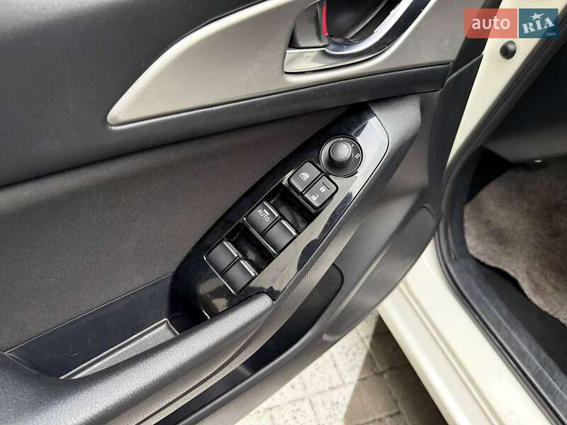 Седан Mazda 3 2017 в Киеве