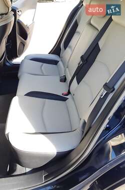 Хэтчбек Mazda 3 2015 в 