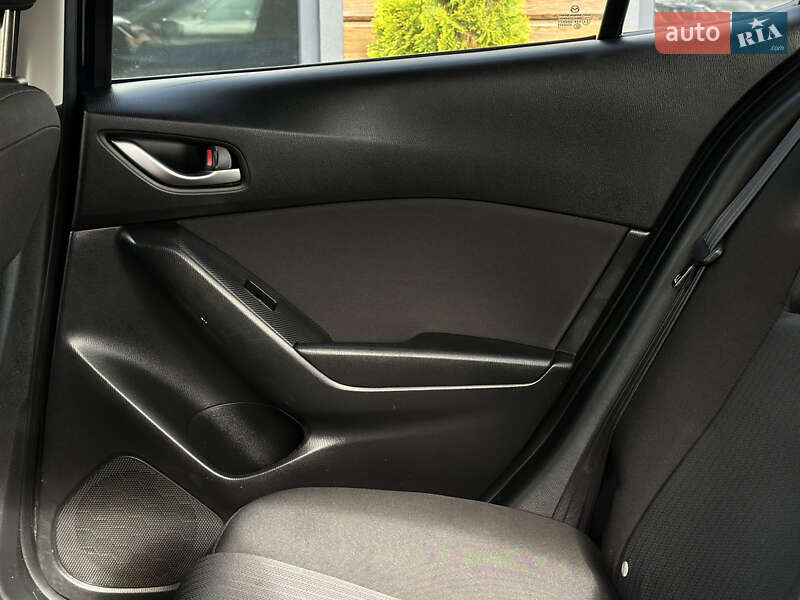 Седан Mazda 3 2014 в Шептицькому