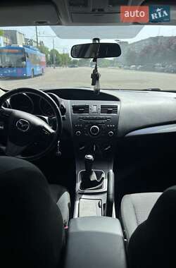 Хэтчбек Mazda 3 2012 в 