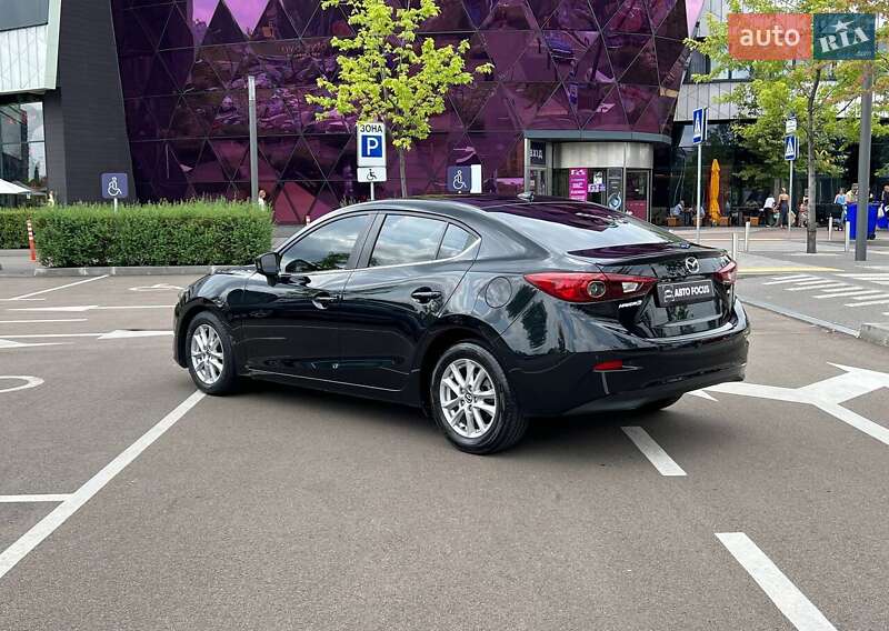 Седан Mazda 3 2016 в Киеве