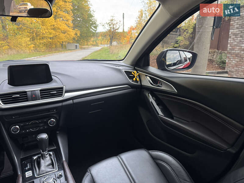 Седан Mazda 3 2018 в Харькове