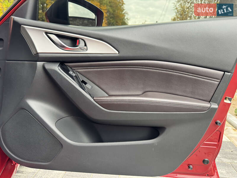 Седан Mazda 3 2018 в Харькове