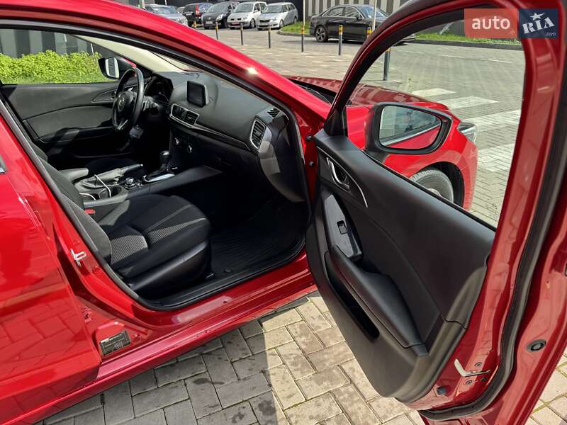 Седан Mazda 3 2016 в Львове