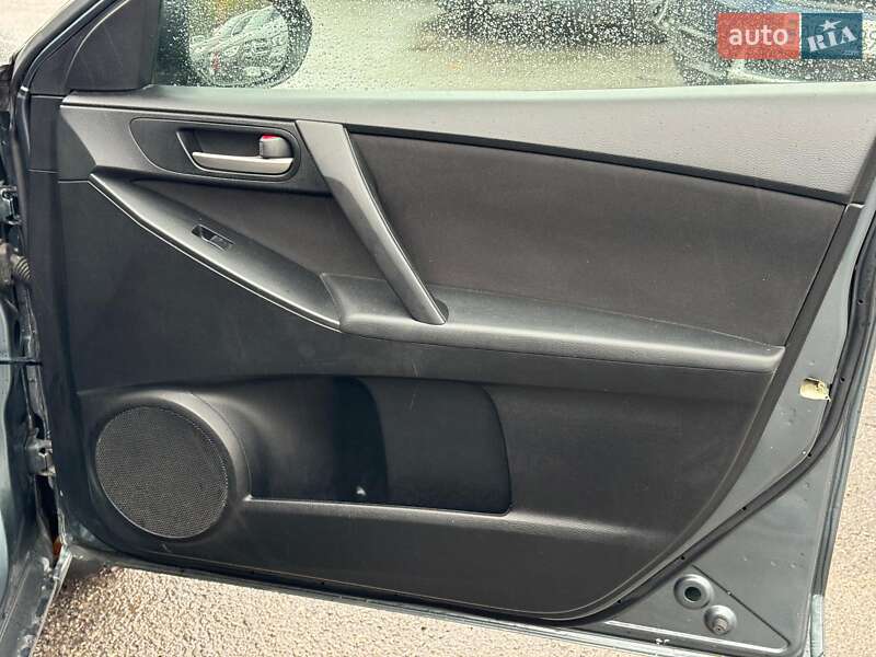 Седан Mazda 3 2012 в Виннице