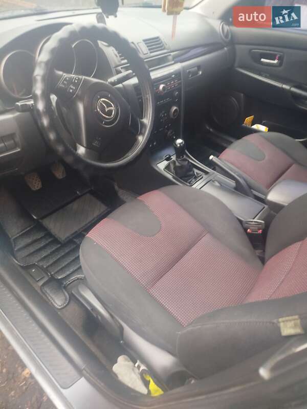 Седан Mazda 3 2005 в Ровно