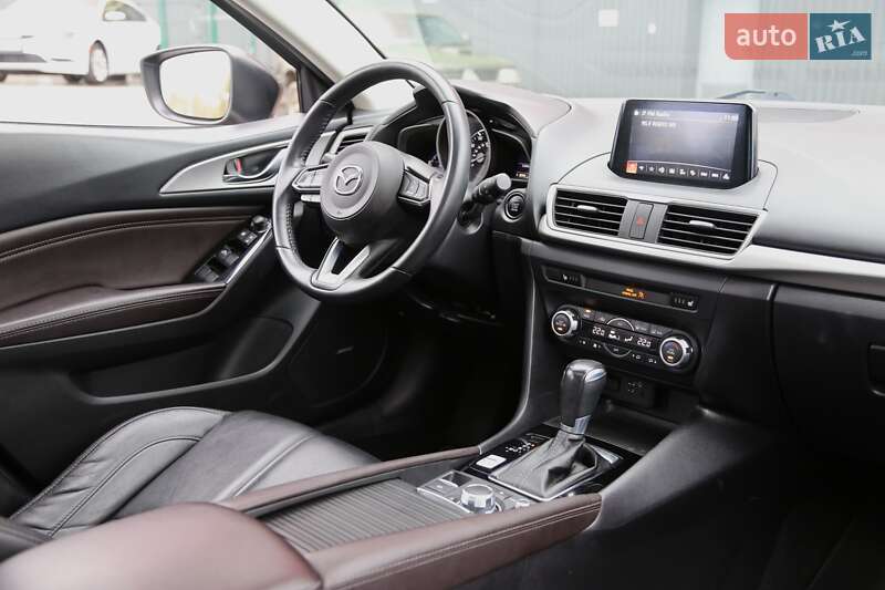 Хэтчбек Mazda 3 2017 в Киеве