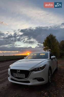Седан Mazda 3 2016 в Иларионовом