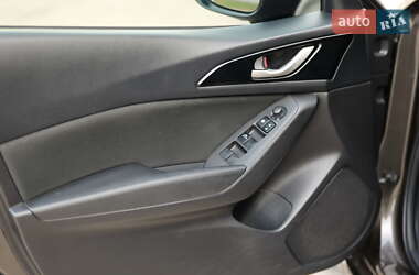 Седан Mazda 3 2015 в 