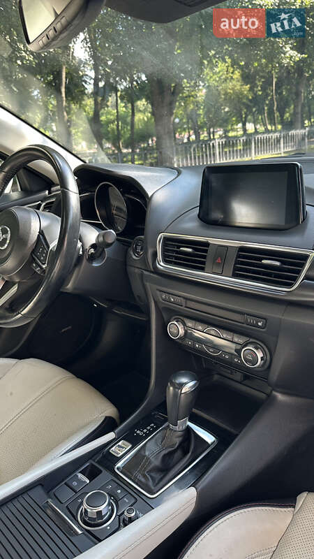Седан Mazda 3 2018 в Чернигове