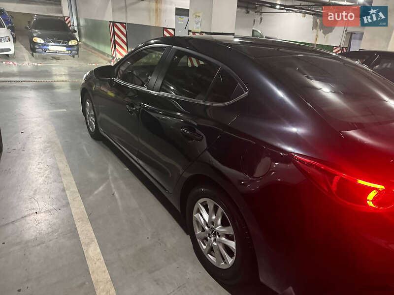 Седан Mazda 3 2016 в Киеве