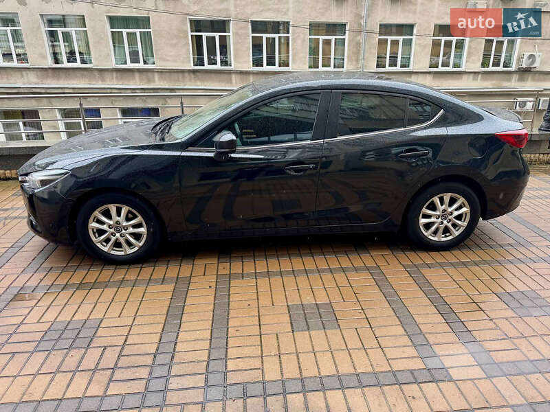 Седан Mazda 3 2016 в Киеве