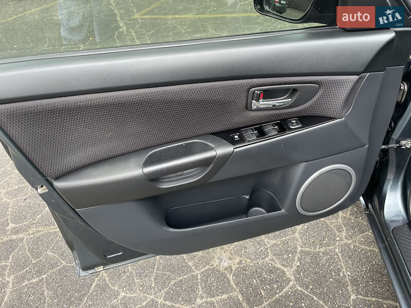Седан Mazda 3 2008 в Днепре