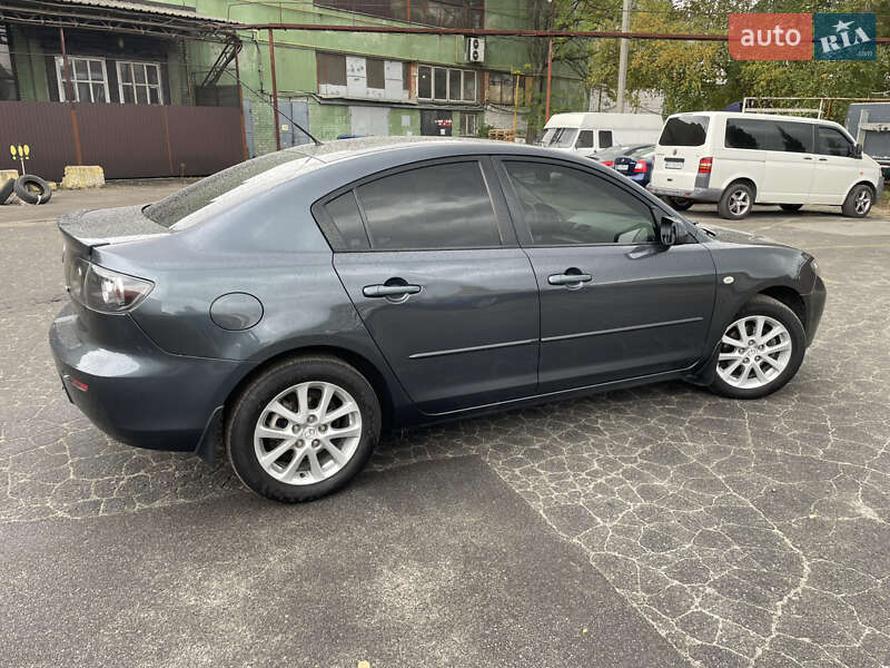 Седан Mazda 3 2008 в Днепре