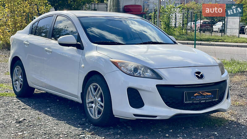 Седан Mazda 3 2013 в 