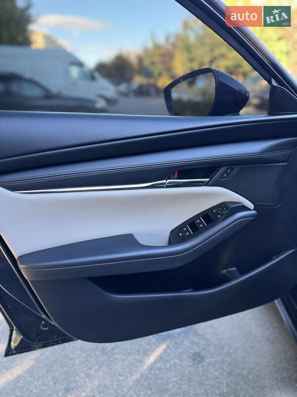 Седан Mazda 3 2019 в Киеве